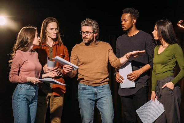 Théâtre d'improvisation : comprendre son fonctionnement et les bénéfices offerts
